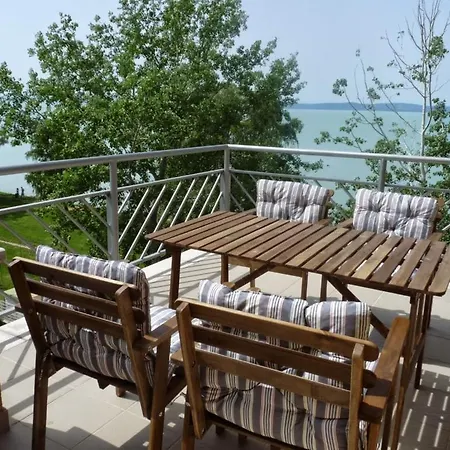 Aranypart Apartman Apartman *